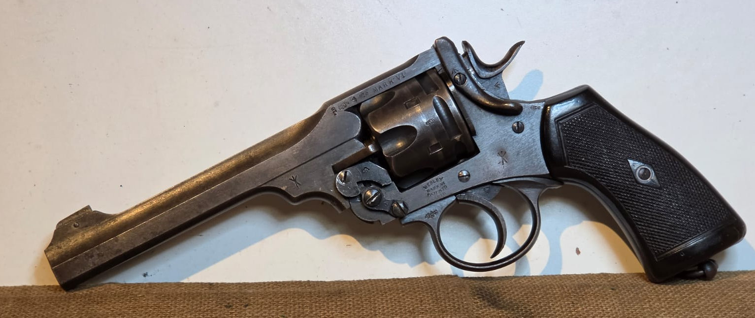 REVOLVER - MARCA WEBLEY - MODELLO mark IV - CALIBRO 455 ELEY 3913