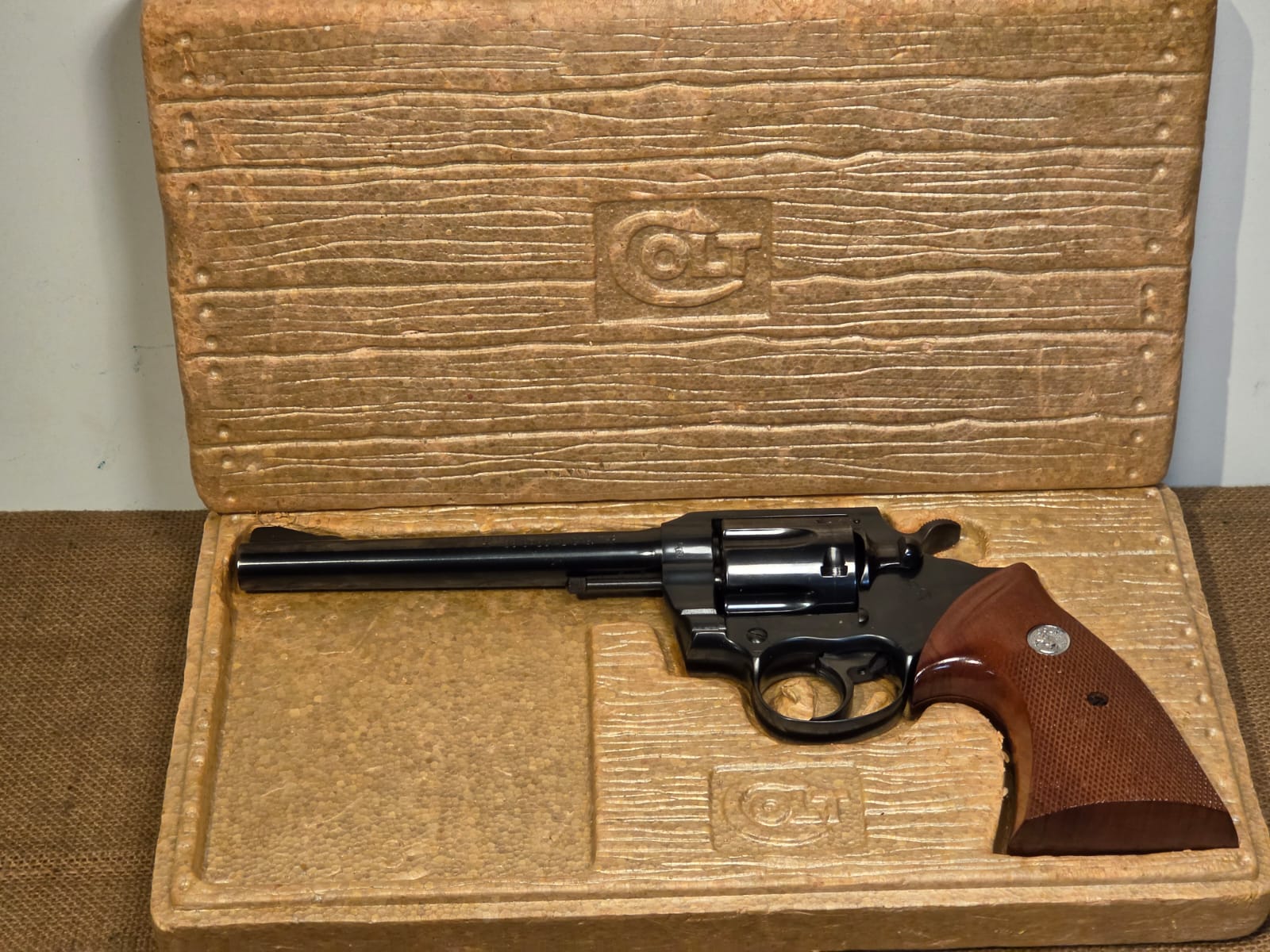REVOLVER - MARCA COLT - MODELLO OFFICIAL POLICE - CALIBRO 38 SPL 4108