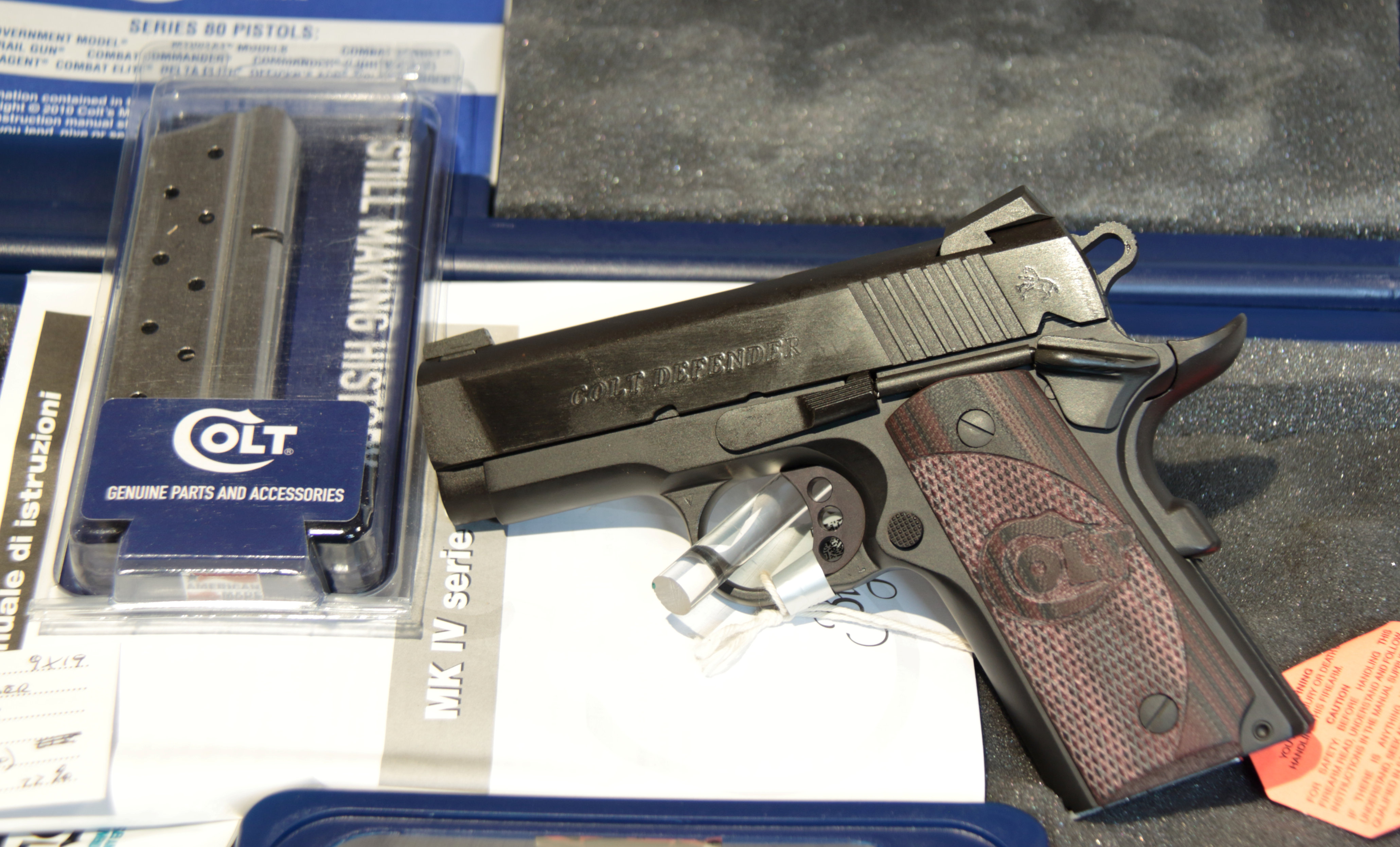 PISTOLA SEMIAUTOMATICA - MARCA COLT - MODELLO DEFENDER - CALIBRO 9X19 991